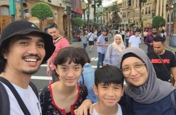 Unggah Foto Ulta Anaknya, Duta Shela On 7 Tuai Pujian : kayak kakak beradik